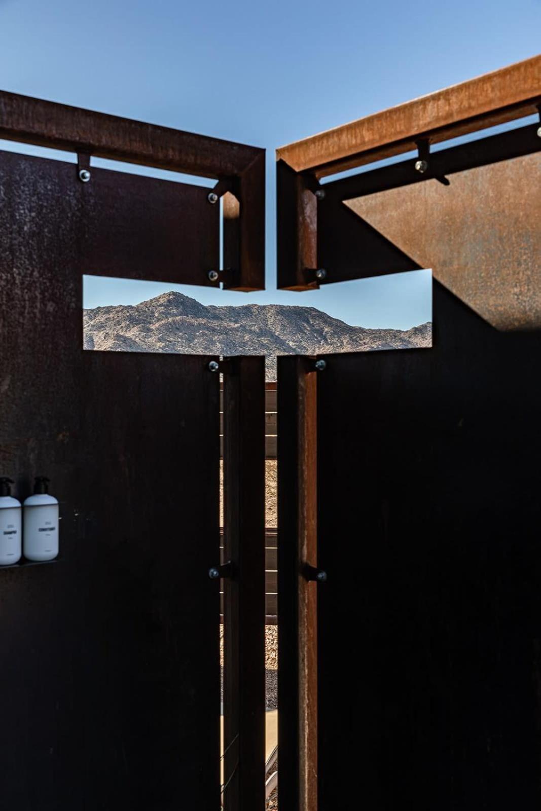 Shelter 2 L A Classic At Joshua Tree Park Entrance מראה חיצוני תמונה